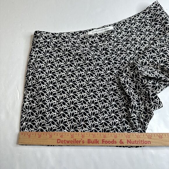 Diane Von Furstenberg Silk Shorts Womens 4 Black/White Floral Zip Front Pockets - Picture 10 of 16
